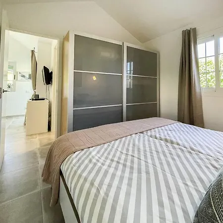 Apartment Cozy & Modern W/private Garden Bbq+wifi
