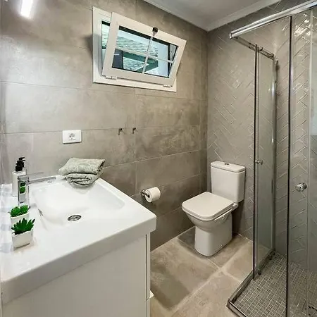 Apartment Cozy & Modern W/private Garden Bbq+wifi *
