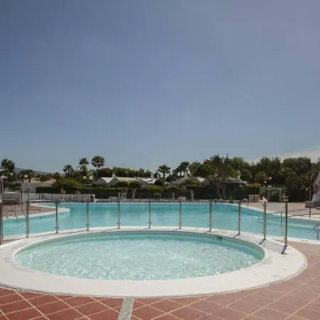 Apartment Cozy & Modern W/private Garden Bbq+wifi