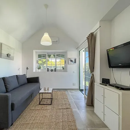 Cozy & Modern W/private Garden Bbq+wifi Apartment *